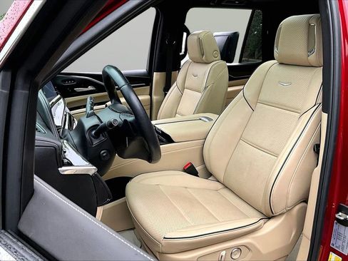 Used 2024 Cadillac Escalade Premium Luxury AWD/4WD image 22