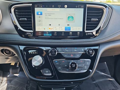 New 2027 Chrysler Pacifica Select FWD image 21