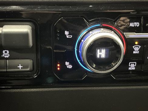 Used 2024 GMC Sierra 1500 SLE w/ Preferred Package image 7