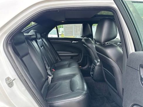 Used 2011 Chrysler 300 C RWD image 12