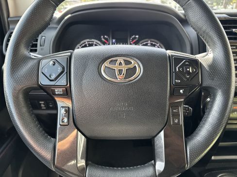 Used 2022 Toyota 4Runner TRD Off-Road AWD/4WD image 8