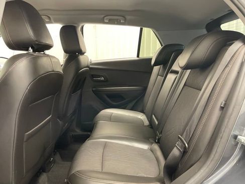 Used 2021 Chevrolet Trax LT FWD image 14