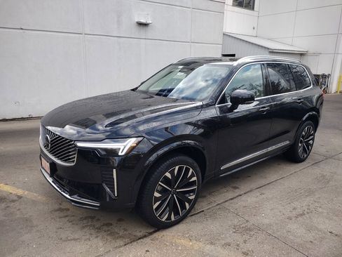 New 2026 Volvo XC90 B6 Plus w/ Protection Package Premier image 5