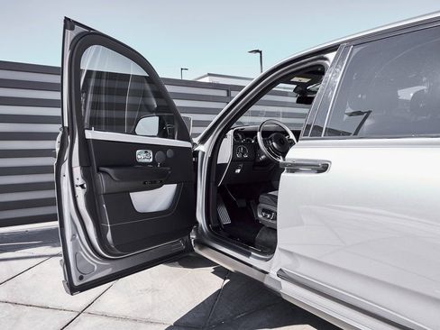 Used 2023 Rolls-Royce Cullinan AWD/4WD image 33