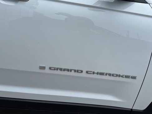 Used 2024 Jeep Grand Cherokee L Laredo AWD/4WD image 6