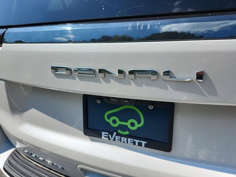 Certified 2025 GMC Yukon Denali Ultimate AWD/4WD image 4