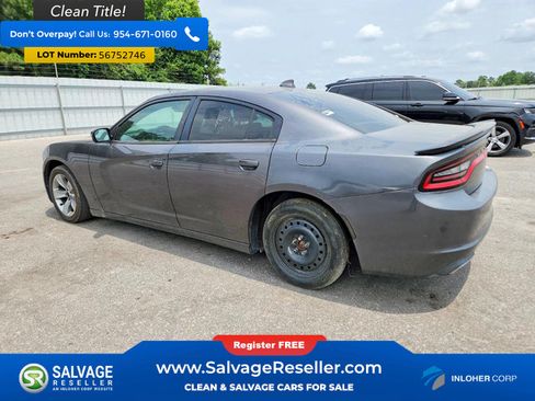 Used 2017 Dodge Charger SXT RWD image 3