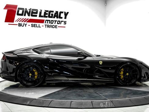 Used 2019 Ferrari 812 Superfast RWD image 5