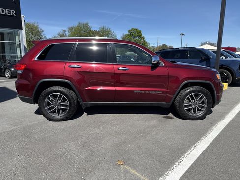 Used 2019 Jeep Grand Cherokee Limited AWD/4WD image 2