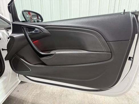 Used 2019 Buick Cascada Premium image 11