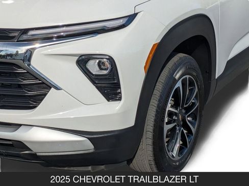 Used 2025 Chevrolet TrailBlazer LT AWD/4WD image 10