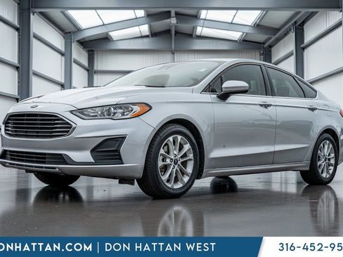 Used 2019 Ford Fusion SE image 1