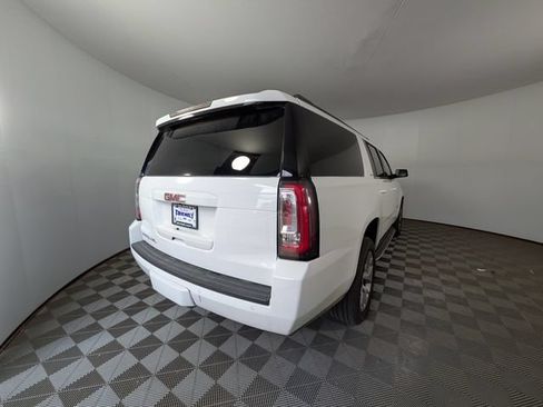 Used 2019 GMC Yukon XL SLE w/ SLE Value Package AWD/4WD image 3