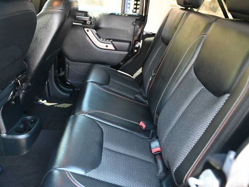 Used 2016 Jeep Wrangler Unlimited Sahara AWD/4WD image 17