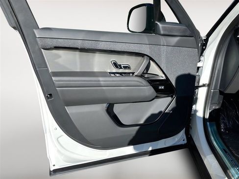 New 2026 Land Rover Range Rover Sport SE image 8