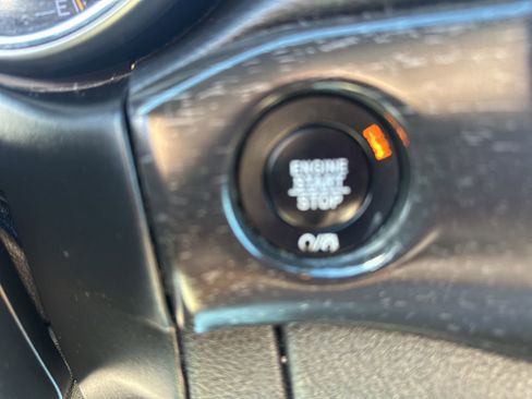 Used 2018 Jeep Grand Cherokee Laredo image 30