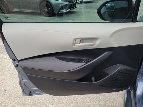 Used 2025 Toyota Corolla LE image 11
