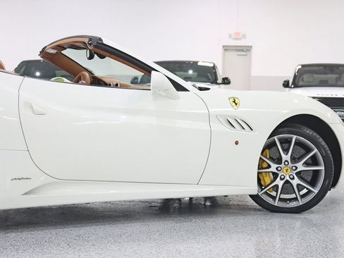 Used 2011 Ferrari California RWD image 13