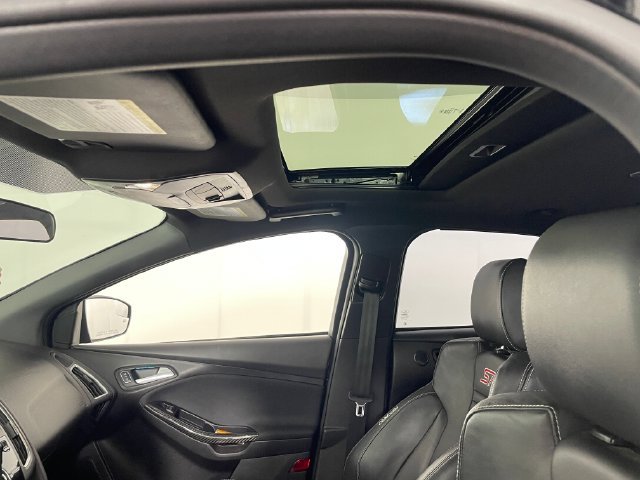 Used 2017 Ford Focus ST w/ Equipment Group 402A FWD image 12