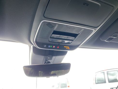 Used 2024 Chevrolet Traverse RS image 32