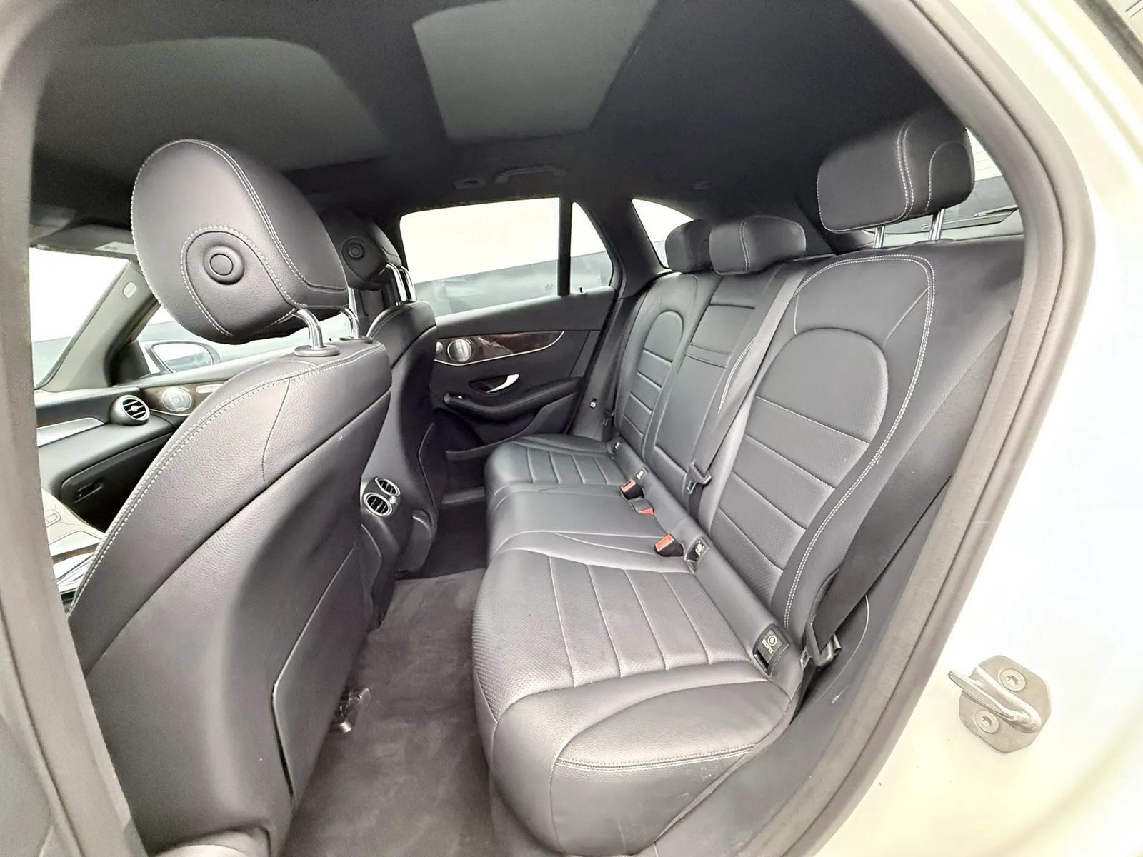 Used 2018 Mercedes-Benz GLC 300 4MATIC image 32