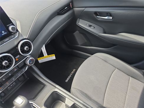 Used 2025 Nissan Sentra SV image 29