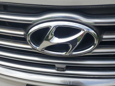 Used 2017 Hyundai Santa Fe Limited image 10