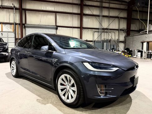 Used 2016 Tesla Model X Performance AWD/4WD image 2