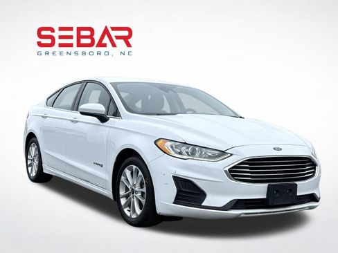 Used 2019 Ford Fusion SE FWD image 3