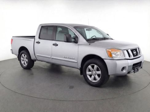 Used 2012 Nissan Titan SV image 2