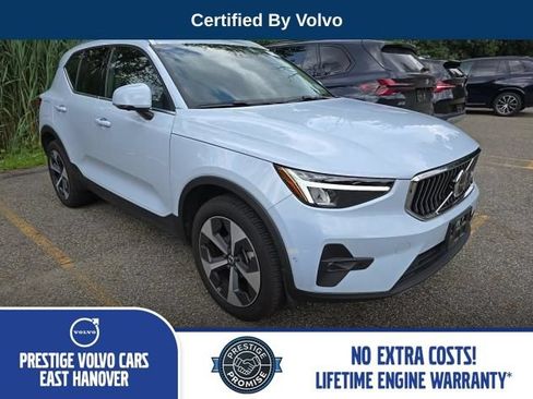 Used 2025 Volvo XC40 B5 Plus AWD/4WD image 1
