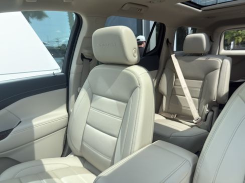 Used 2021 GMC Acadia Denali w/ Denali Technology Package FWD image 29