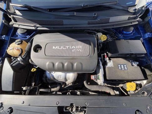 Used 2015 Chrysler 200 Limited image 9