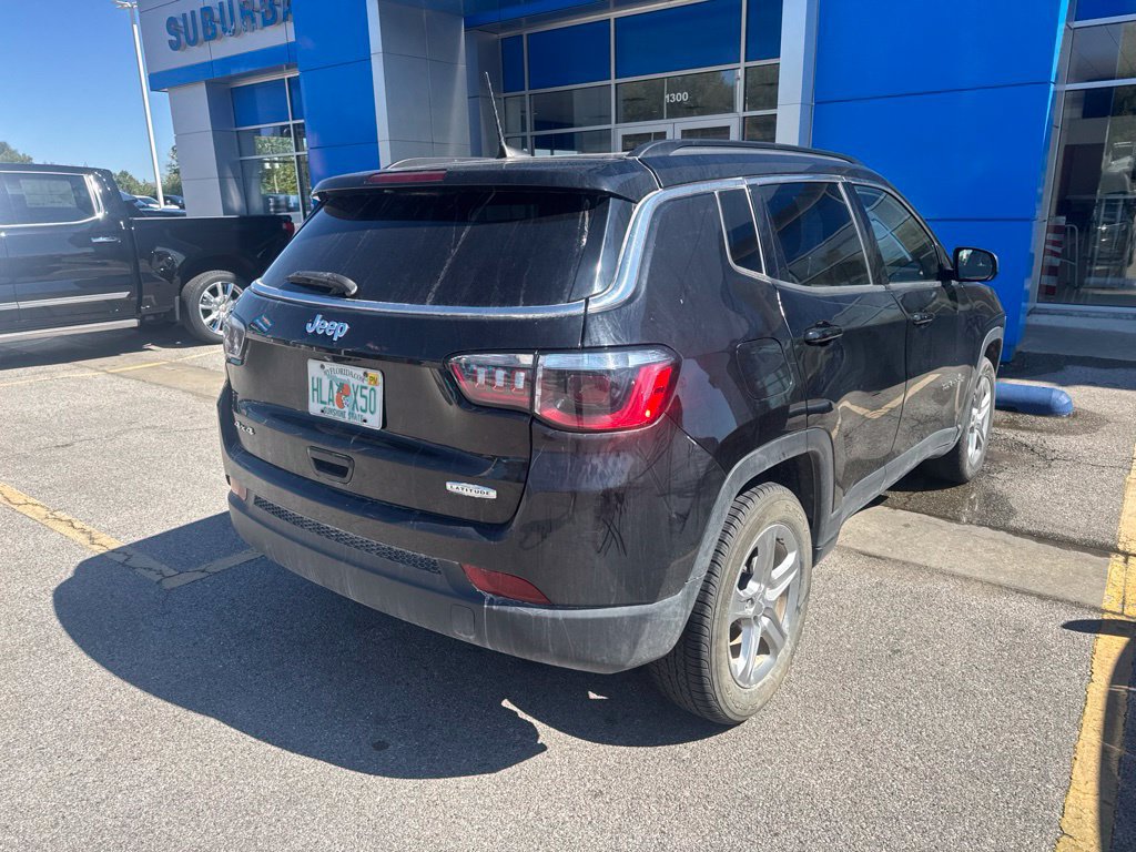 Used 2024 Jeep Compass Latitude AWD/4WD image 3