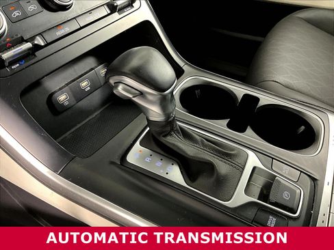 Used 2024 Kia Carnival LX FWD image 16