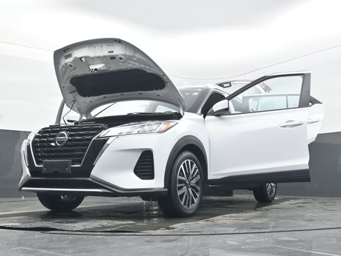 Used 2021 Nissan Kicks SV image 36