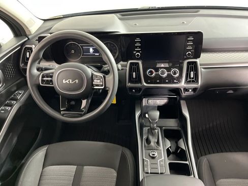 Used 2023 Kia Sorento LX image 5