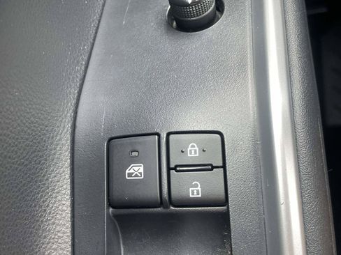 Used 2023 Toyota Highlander XLE FWD image 34