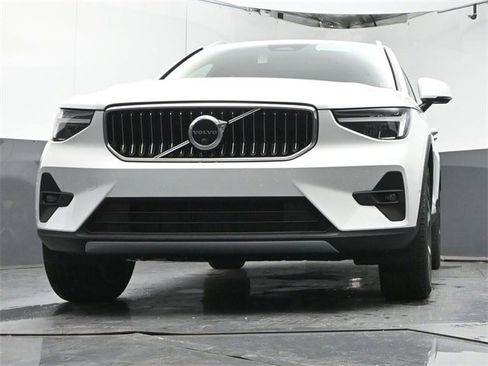 New 2025 Volvo XC40 B5 Plus w/ Protection Package Premier image 36