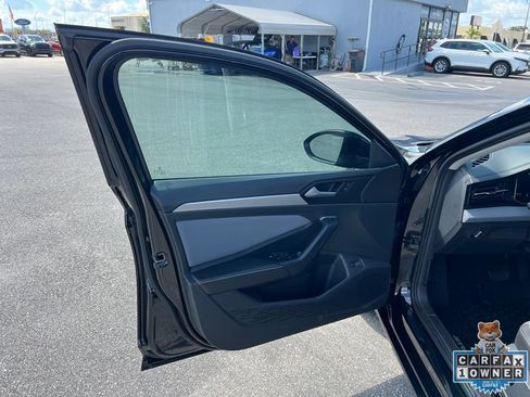 Used 2025 Volkswagen Jetta SE FWD image 22