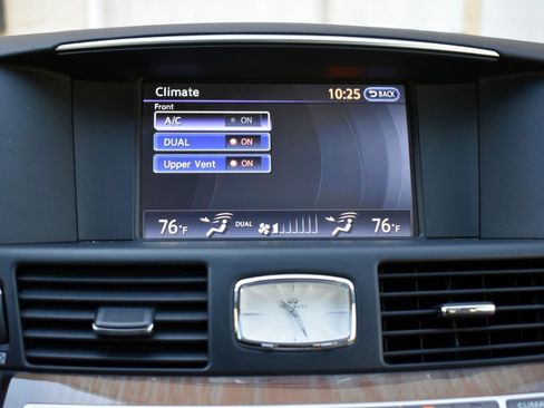 Used 2017 INFINITI Q70 L 3.7 w/ Deluxe Touring Package image 21