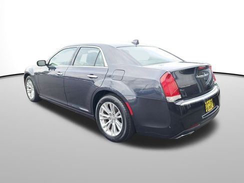 Used 2016 Chrysler 300 C image 3