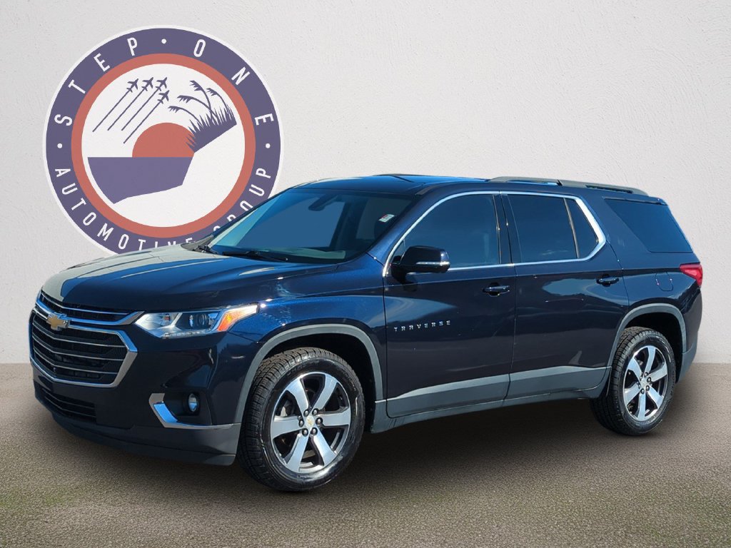 Used 2020 Chevrolet Traverse LT w/ LT Premium Package FWD image 2
