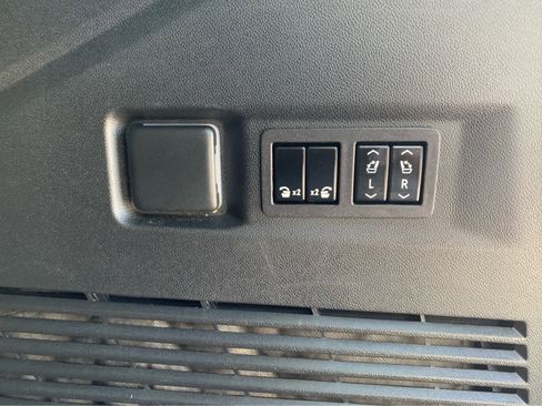 Used 2024 Chevrolet Tahoe High Country AWD/4WD image 7