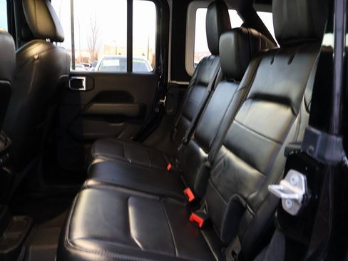 Used 2021 Jeep Wrangler Unlimited Sahara image 9