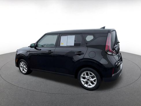 Used 2025 Kia Soul LX w/ LX Technology Package FWD image 8
