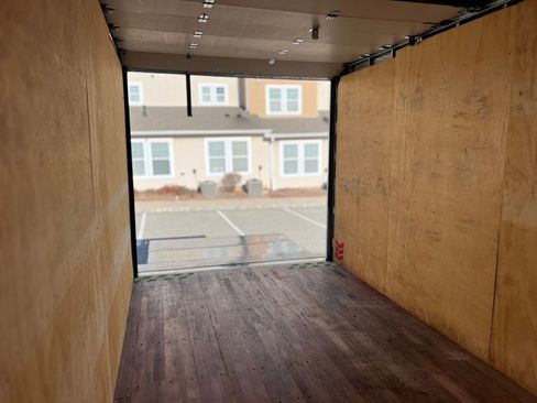 Used 2024 Isuzu NPR image 21