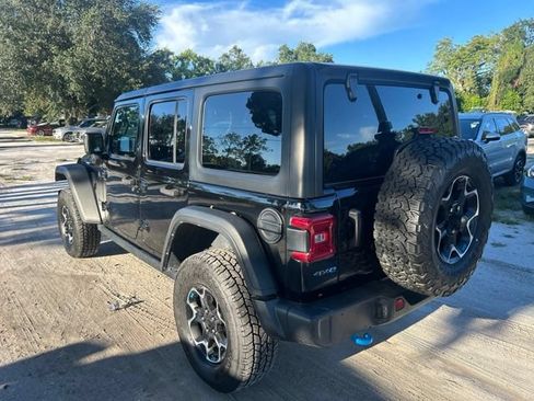 Used 2022 Jeep Wrangler Unlimited Rubicon 4xe AWD/4WD image 3