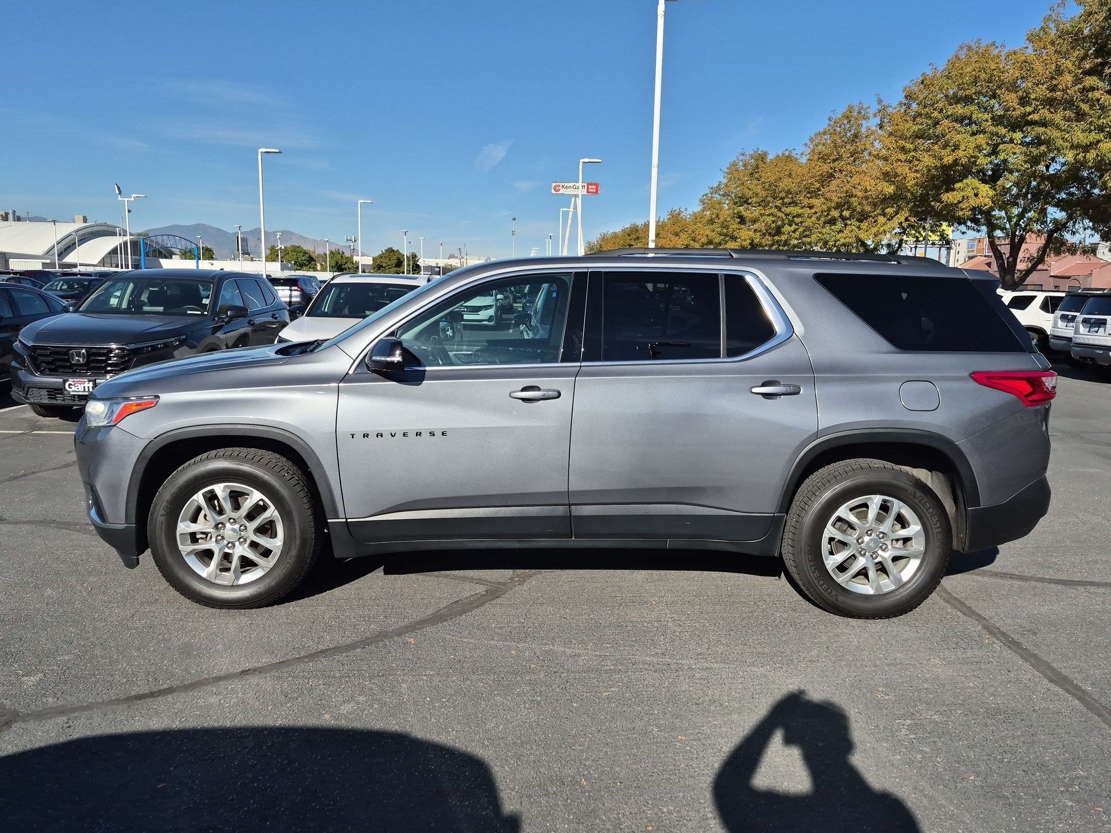 Used 2019 Chevrolet Traverse LT w/ LPO, Blackout Package AWD/4WD image 9