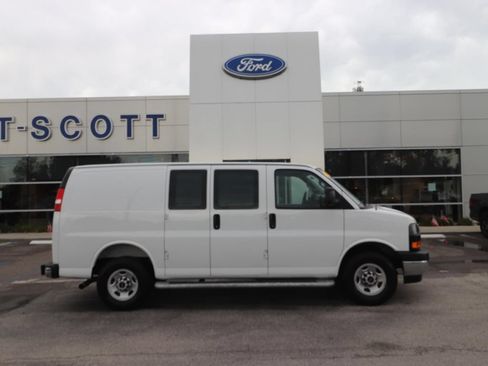 Used 2025 GMC Savana 2500 w/ Driver Convenience Package RWD image 17